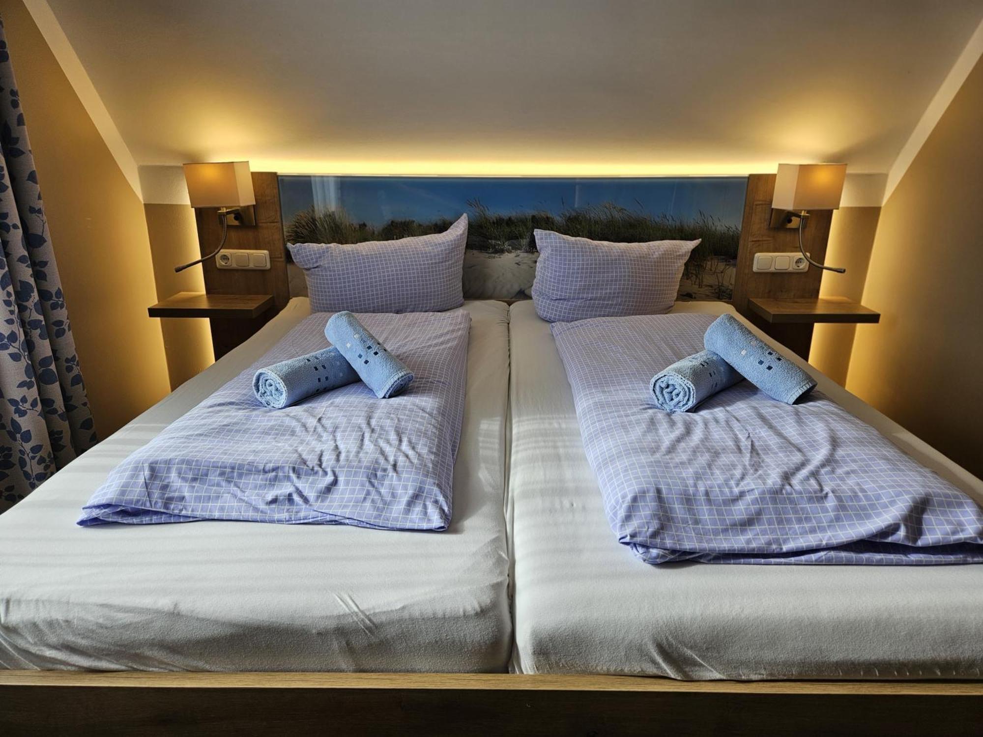 Hotel Pension Am Hafen Norddeich  Esterno foto