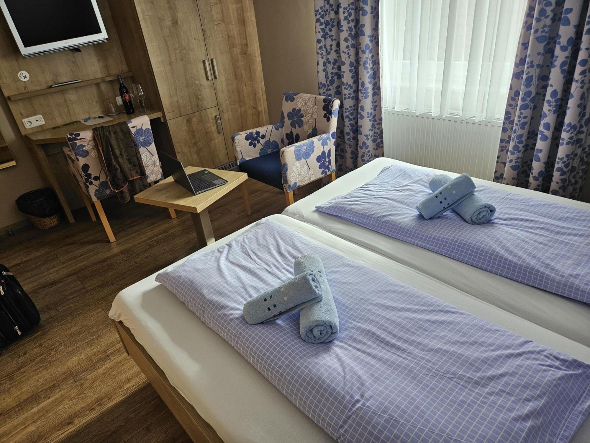 Hotel Pension Am Hafen Norddeich  Esterno foto