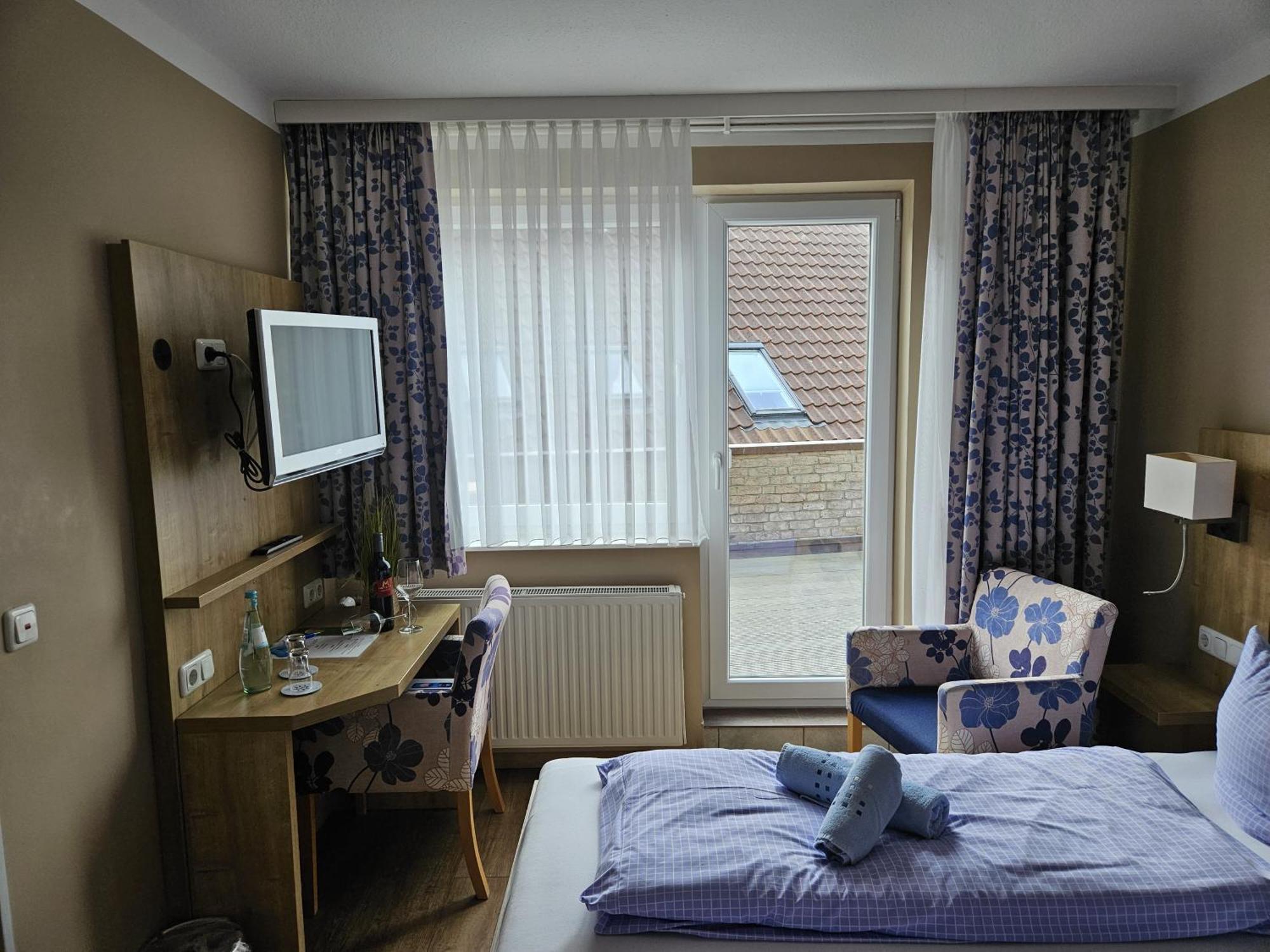 Hotel Pension Am Hafen Norddeich  Esterno foto