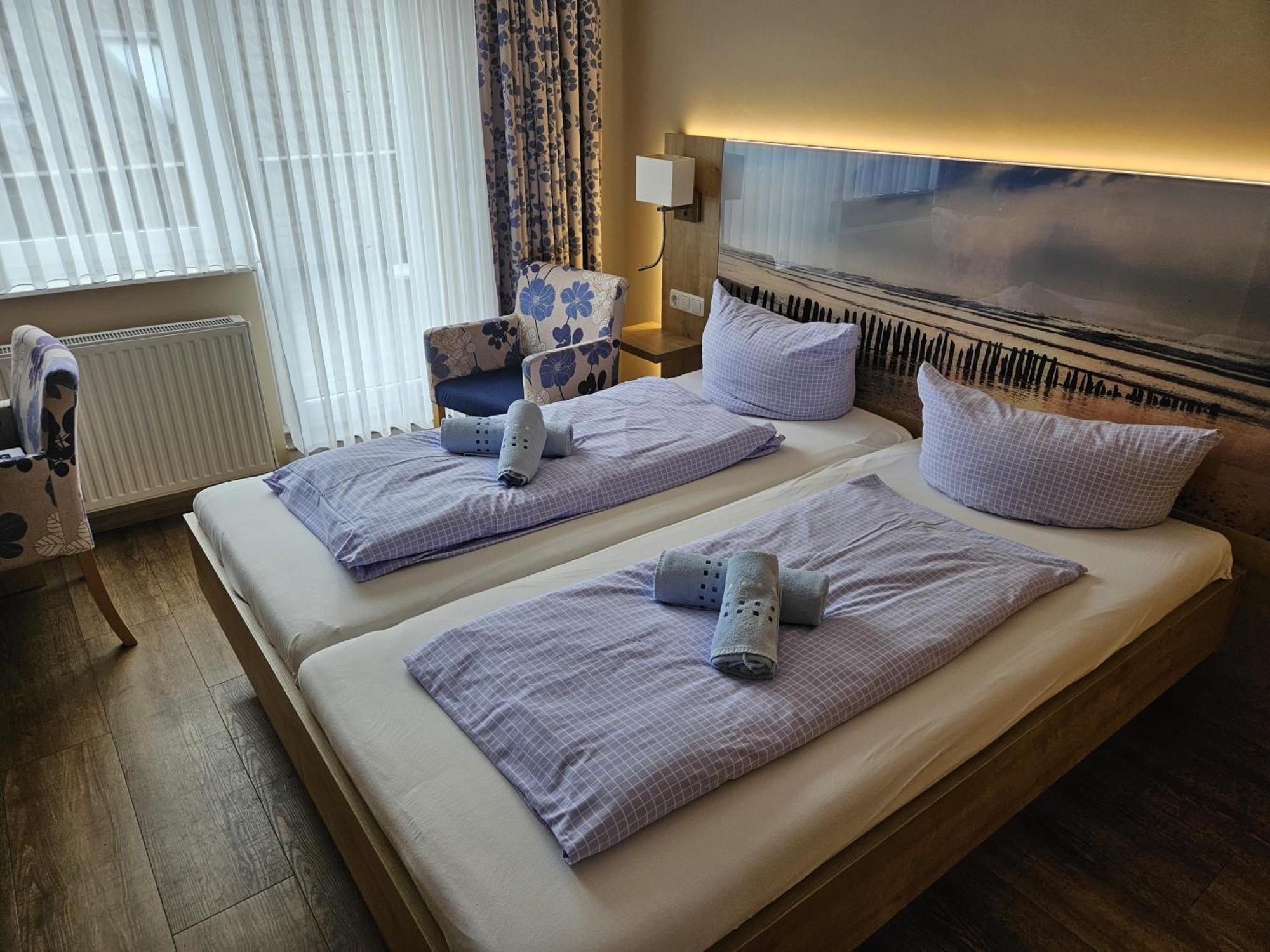 Hotel Pension Am Hafen Norddeich  Esterno foto