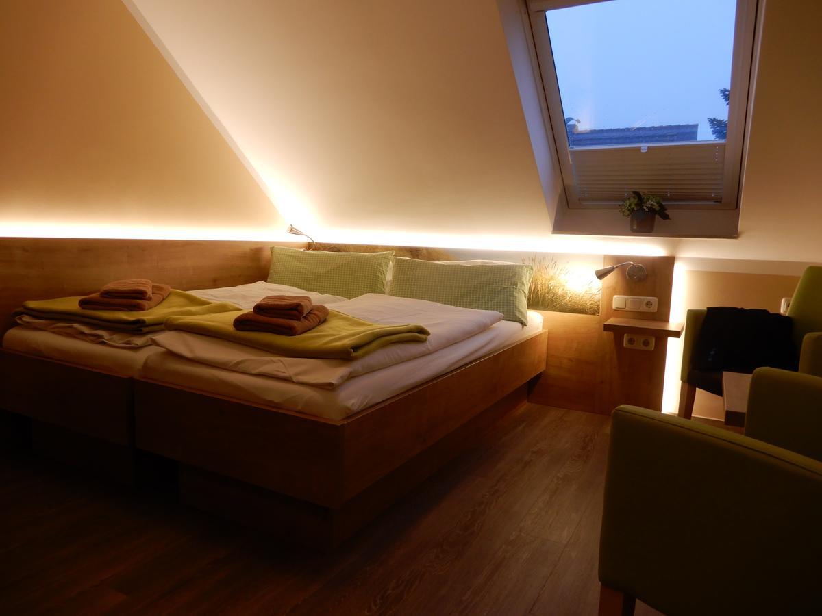 Hotel Pension Am Hafen Norddeich  Esterno foto