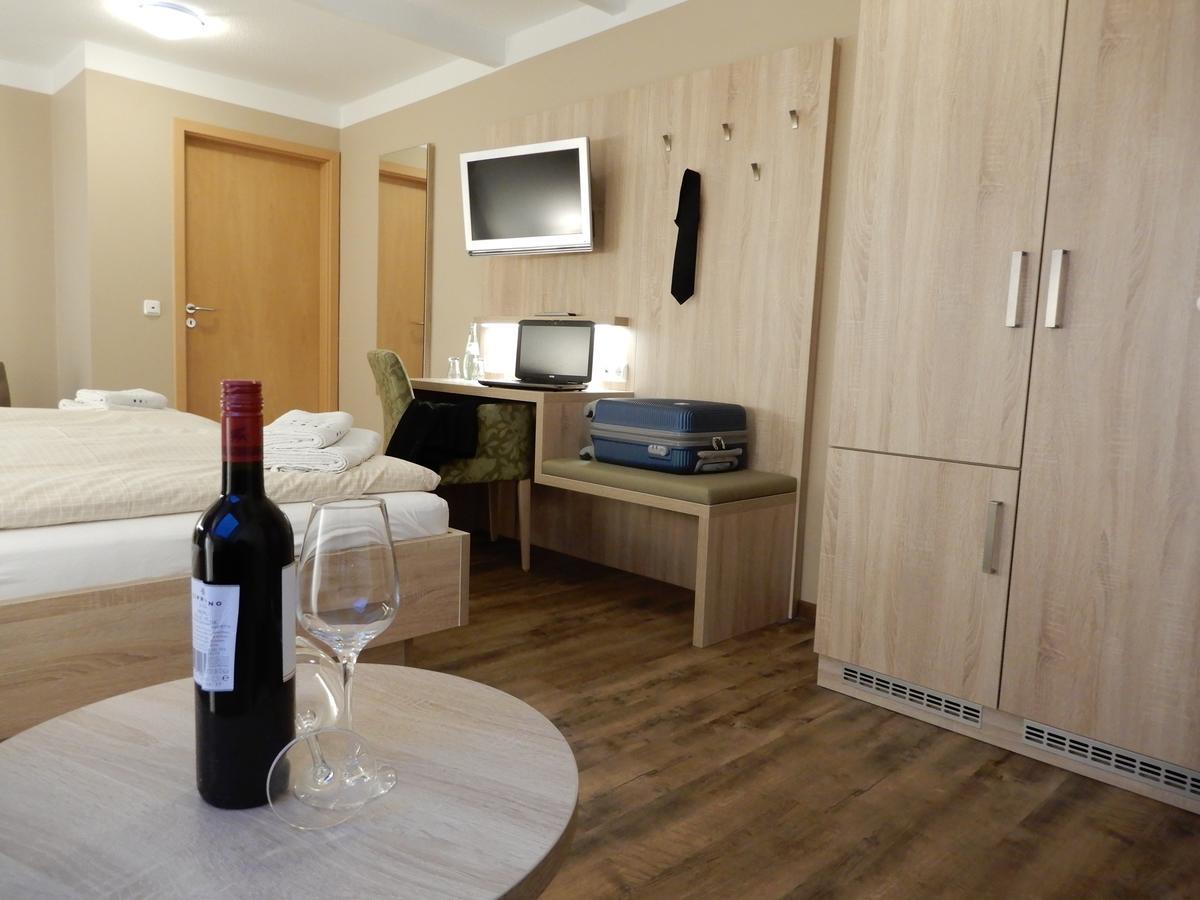 Hotel Pension Am Hafen Norddeich  Esterno foto